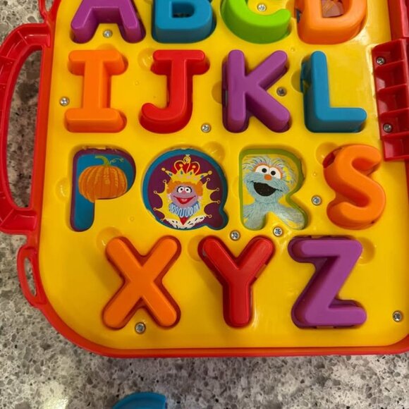 Playskool Sesame Street Elmo’s On the Go Letters Alphabet Travel Fun Case - Picture 7 of 9